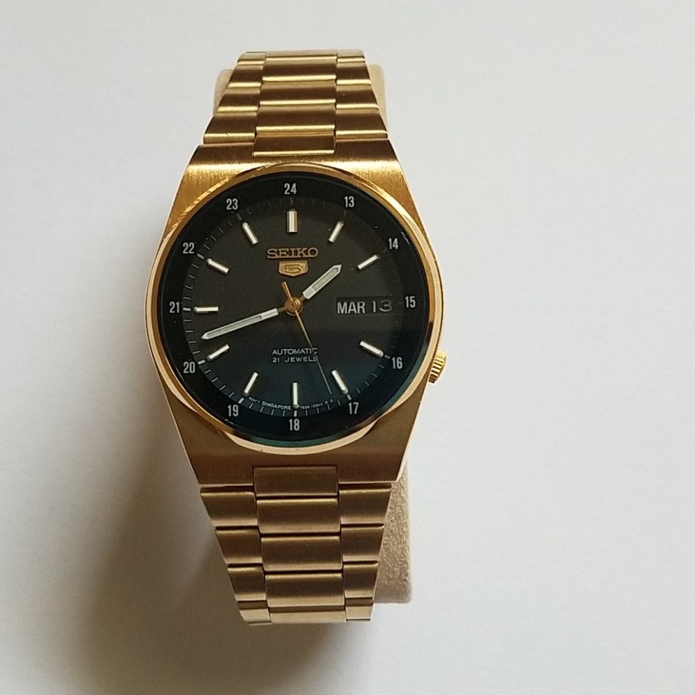 Seiko 5 Mens Watch Goldtone Band with Black Dial